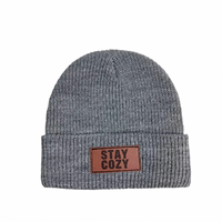 Bonnet en tricot côtelé unisexe avec logo personnalisé en cuir, 100 % acrylique, chaud pour l'hiver, avec revers, pour l'extérieur, vente en gros