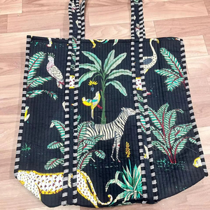 Bolso de hombro acolchado Duffle Tote Ecológico Algodón Mano Jungle Print Sostenible Boho Beach Weekend Shopping Accesorio de moda - Product Image 1