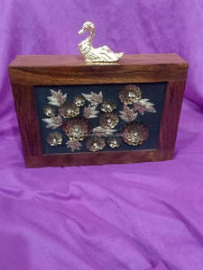 Bolso de mano de madera natural de Acacia Bolso de mano de novia Bolso de mano de madera marrón hecho a mano al mejor precio por ARTESANÍA DE LUJO VENTA CALIENTE EN GULF - Product Image 6