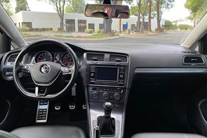 Volkswagen Golf Alltrack S 2019 d'occasion en excellent état, boîte manuelle 6 vitesses, transmission intégrale, rouge Tornado, provenance Californie, sans réserve - Product Image 4