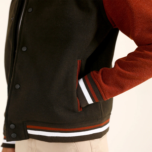 Veste universitaire en laine personnalisée pour hommes, manches en cuir, uni vert et jaune, veste de baseball varsity - Product Image 6