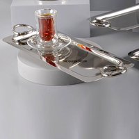 Plateau de service de forme ronde en métal en aluminium massif fait à la main de luxe avec poignée en feuilles d'or pour un usage commercial