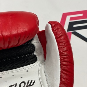 นวมชกมวยไทยสีแดงขาวคู่แฝด หนังแท้ ปรับขนาดได้ สำหรับซ้อมมวย MMA คิกบ็อกซิ่ง - Product Image 2