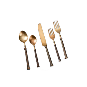 Cubiertos de lujo de calidad superlativa al por mayor, juego de cubiertos de mango forjado chapado en oro de acero inoxidable para uso en hoteles y banquetes - Product Image 1