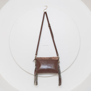 Sac à bandoulière personnalisé en cuir gaufré usiné à la main pour femmes sacs à main de luxe à bandoulière en cuir de vachette véritable avec pompon - Product Image 5