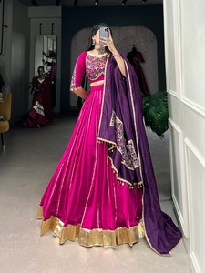 Chanderi lehenga choli ใหม่กับ dupatta กับที่ราบกับสาย zari Gota patti และงานออกแบบนูน - Product Image 2