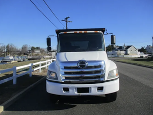 ¡COMPRA AHORA! Manipuladores de Servicio Pesado para Camiones Volquete HINO268 de 10 Pies y 220 HP del 2015 - Listos para Enviar - Product Image 3