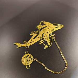 Marcapáginas de Metal Hueco Chapado en Oro Personalizado al por Mayor con Diseño de Ballena Celestial Mágica para Souvenirs - Product Image 3