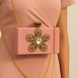 Pochette de luxe artisanale durable et écologique en bois et résine, motif à pois, sac à bandoulière ouvert avec chaîne, logo personnalisé - Product Image 1