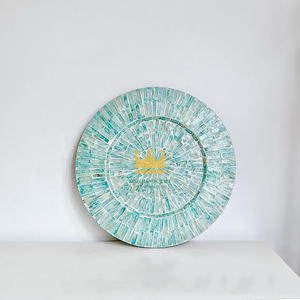 Napperon de chargeur vert nacre Incrustation de coquille naturelle exquise pour les événements élégants, les hôtels et la table à domicile - Product Image 1