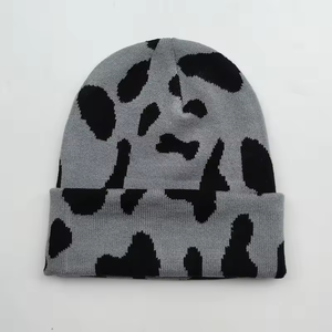 Bonnet d'hiver en tricot jacquard de haute qualité pour femmes, avec revers, impression personnalisée et logo brodé - Product Image 6