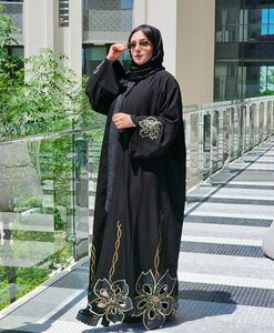 Abaya Dubaï impressionnante assortie avec des motifs d'affrontement et de ceinture et une belle broderie sur le devant Abaya ouverte Nouveautés - Product Image 6