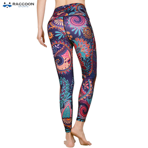 Legging en tissu Polyester et Spandex sublimé sur mesure, legging imprimé de sport de raton laveur - Product Image 2