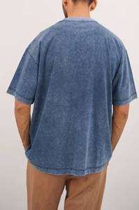 เสื้อยืดโอเวอร์ไซส์ทรงเรโทร OEM ผ้าฝ้ายถักเนื้อหนัก 100% สำหรับผู้ชาย ล้างสีแบบแอซิดวอช พร้อมลายพิมพ์ดิจิทัลตัวอักษรโลโก้แบบกำหนดเอง - Product Image 6