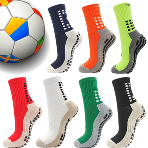 Venta al por mayor de moda nuevo diseño deporte hombres corriendo antideslizante tubo trampolín personalizado calcetines fútbol deportes calcetines de agarre - Product Image 2