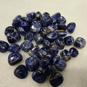 หินโซดาไลต์ธรรมชาติแบบขัดเงา ขายส่ง เป็นมิตรกับสิ่งแวดล้อม สำหรับการบำบัดด้วยคริสตัล ช่วยเพิ่มความชัดเจน ความสัมผัสทางจิต และเสริมฮวงจุ้ย - Product Image 1