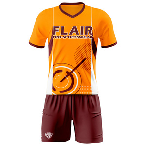 Kits de football rétro conçus sur mesure Uniformes de maillot de football pour enfants de haute qualité pour hommes - Product Image 2
