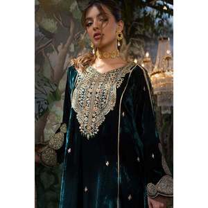 Ensembles de costumes pour femmes Esmeralda - Product Image 2