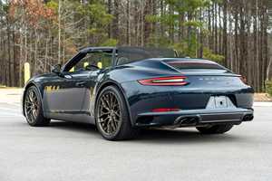 รถปอร์เช่ 911 คาร์เรร่า เอส คาบริโอเล็ต ปี 2017 มือสอง สภาพดี เกียร์ธรรมดา 7 สปีด เครื่องยนต์ทวินเทอร์โบ 6 สูบแบบ Flat พร้อมแพ็คเกจพรีเมียม - Product Image 2