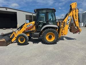 Chargeuse sur pneus JCB 3CX14 Diesel 2016 avec pompe à engrenages à haut rendement, garantie de 3 ans, capacité de la benne de 0,5 à 1,2 m3 - Product Image 2