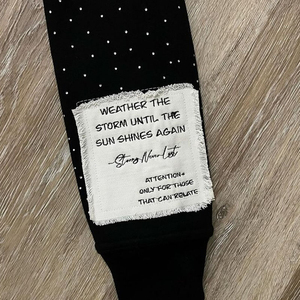 OEM เสื้อฮู้ดสวมหัวของผู้ชายกำหนดเองได้เสื้อมีฮู้ดสีดำหรูหราปักลายแขนสบายๆสไตล์ลำลองสำหรับฤดูใบไม้ผลิ - Product Image 4