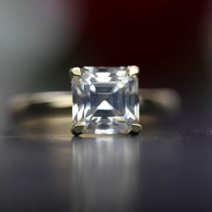Bague solitaire en moissanite de laboratoire taille princesse 1 carat, plaqué or 14 carats, or jaune, pour mariage et fiançailles, en acier inoxydable - Product Image 5