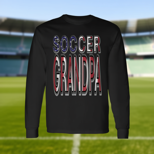 Grand-père soutient les sports des jeunes et la famille - T-shirt à manches longues inspiré du football, affichant fièrement le spirit d'équipe - Product Image 3