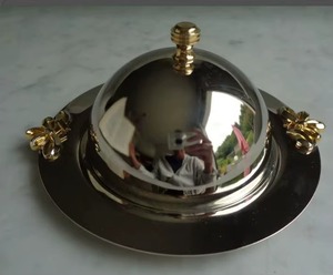 Tazón de dátiles de calidad asegurada hecho de metal de primera calidad y pulido a la perfección, este tazón redefine el arte de servir - Product Image 1