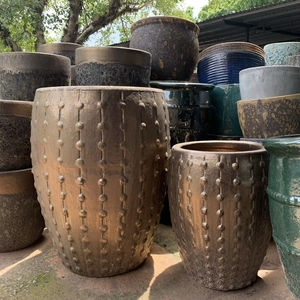 UNI EXIM Jardinières en céramique émaillée modernes et durables pour la décoration de la maison, des hôtels et des jardins, fabricant vietnamien - Product Image 1