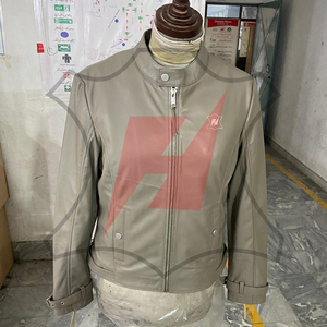 Veste en cuir tendance au design dernier cri pour femmes, nouvelle veste en cuir élégante pour femmes, sur mesure, à personnaliser - Product Image 1