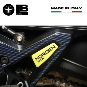 Adesivo Logo 3D Personalizzato per Cavalletto Moto Compatibile con Husqvarna Norden 901 - Product Image 6
