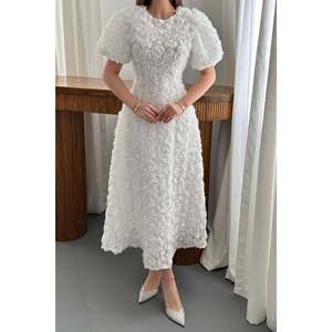Robe blanche à motif de roses - Blanc - Product Image 5