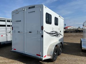 Remolque para Caballos Titan Royal II 2025 Nuevo, con Doble Puerta Trasera, Disponible a Bajo Precio - Product Image 2
