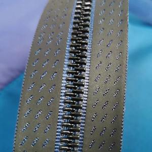 Chaqueta Acolchada Impermeable y Cortavientos con Capucha y Logotipo Frontal para Hombre, Diseño Nuevo, OEM, Personalizada, de Invierno, Alta Calidad - Product Image 3