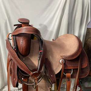 Ensemble de selle en cuir western avec décorations de barrel racing haut de gamme, en bois |   Quincaillerie en acier inoxydable façonnée à la main, couleur et taille personnalisables - Product Image 2