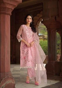 Nueva colección de kurtis bordados y hechos a mano con tela de organza, con encaje y estampado para venta al por mayor. - Product Image 5