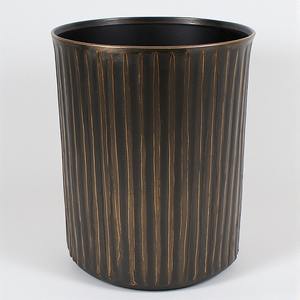 Cubo de basura de acero galvanizado de primera calidad sin tapa con acabado negro liso elaborado para espacios modernos, estilo interior sofisticado - Product Image 1