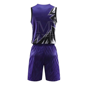 Ensemble de vêtements de sport de basket-ball pour hommes Nouveau design Short en polyester avec logo personnalisé respirant et dernière taille XL en vente - Product Image 3