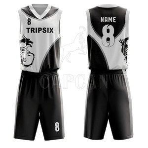 Ensemble d'uniformes de basket-ball pour hommes en polyester respirant 100% de Capcan International imprimé à manches courtes en vente - Product Image 3