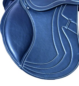 Sillín de Carreras de Caballos Sillín de doma inglesa con cuero suave de vaca envuelto Sillín de doma de caballo inglés a precio asequible - Product Image 2