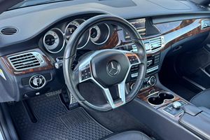 Mercedes-Benz CLS550 4Matic 2014 d'occasion, 402 ch, V8 biturbo, transmission intégrale, Premium 1 Package, non modifié - Product Image 4