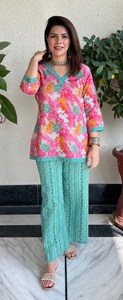 Nouvel ensemble de pyjama coordonné en coton floral pour femme - Respirant et à séchage rapide, pyjama d'été avec taille élastique - Product Image 2