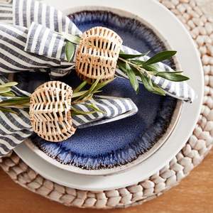 Servilleteros de ratán natural exquisitamente elaborados con un atractivo rústico minimalista y moderno para elegantes configuraciones de comedor en casa - Product Image 6