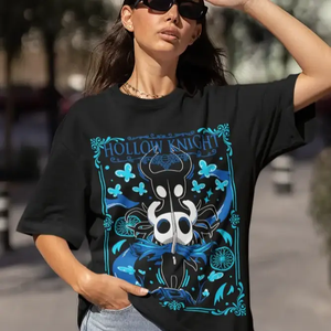 เสื้อยืดวิดีโอเกม Hollow Knight ผ้าคอตตอนเจอร์ซีย์ 100% ทรงหลวม ลายกราฟิกแบบเรียบ ดีไซน์พิเศษ ป้ายยี่ห้อแบบกำหนดเอง เสื้อผ้าเปล่า - Product Image 2