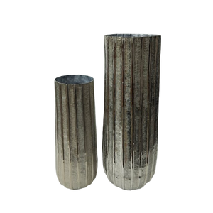 Vase à fleurs séchées de couleur aluminium argenté décoratif pour la maison vintage - Product Image 1