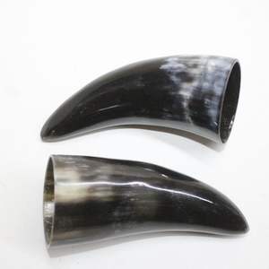 Authentique artisanat nordique rustique Viking corne à boire tasses en céramique pour célébrer les vacances - Product Image 1