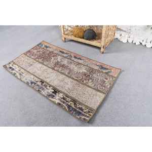 Alfombra Turca Vintage de 1.8x3.1 pies (54x93 cm), Alfombra de Lana con Estampado Animal Beige - Product Image 3