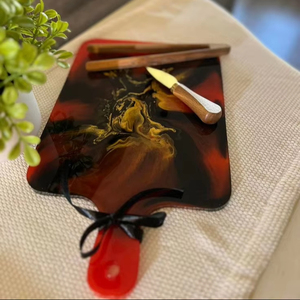 Planche à découper en résine faite à la main avec motif Aqua Swirl et effet marbre utilisée dans la maison et l'hôtel - Product Image 1