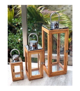 Fabricant et exportateur de lanternes à bougies en bois et en verre poli sur mesure, design antique, lanterne à bougies en bois de manguier et en verre - Product Image 6