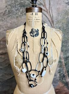 สร้อยคอทำด้วยมือเรซิ่นสำหรับสุภาพสตรีเครื่องประดับแฟชั่นอินเดียพร้อมสัญลักษณ์คริสเตียนสำหรับรุ่นธรรมชาติ - Product Image 2